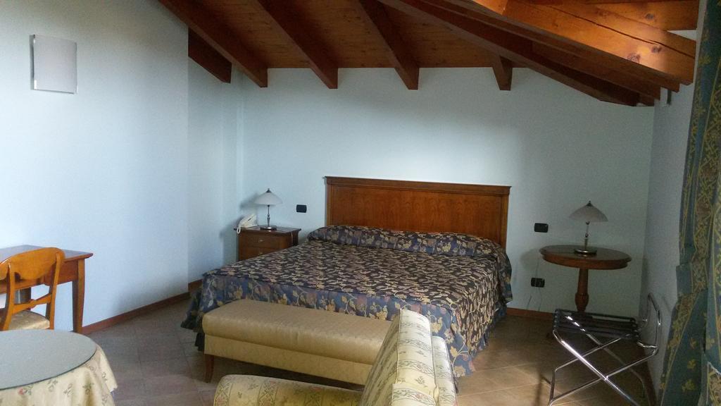 La Locanda Del Melograno Moncalvo Room photo